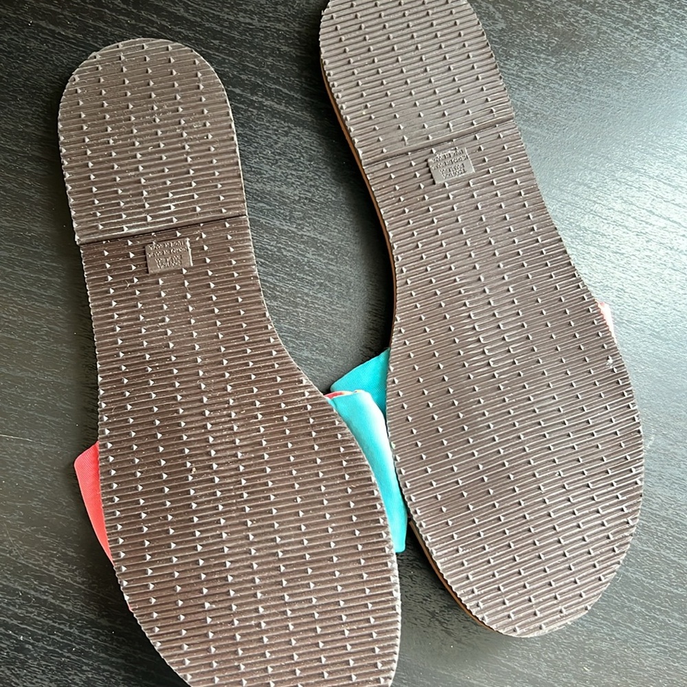 Havaianas Flip Flops - Picture 2 of 3